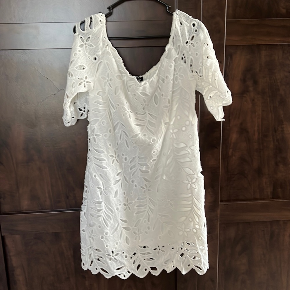 New, Yoins off the shoulders white dress